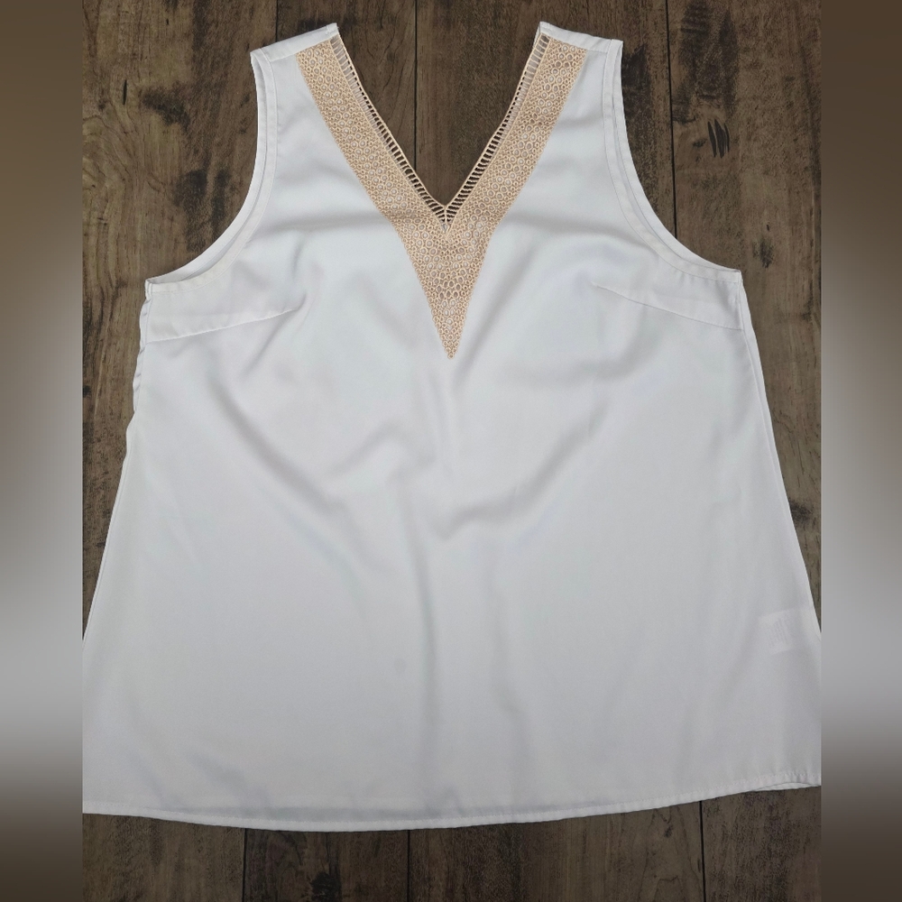 * White Sleeveless Top with Gold Accent, Sz‎ L, Silky Feel, Flowy, Work,
